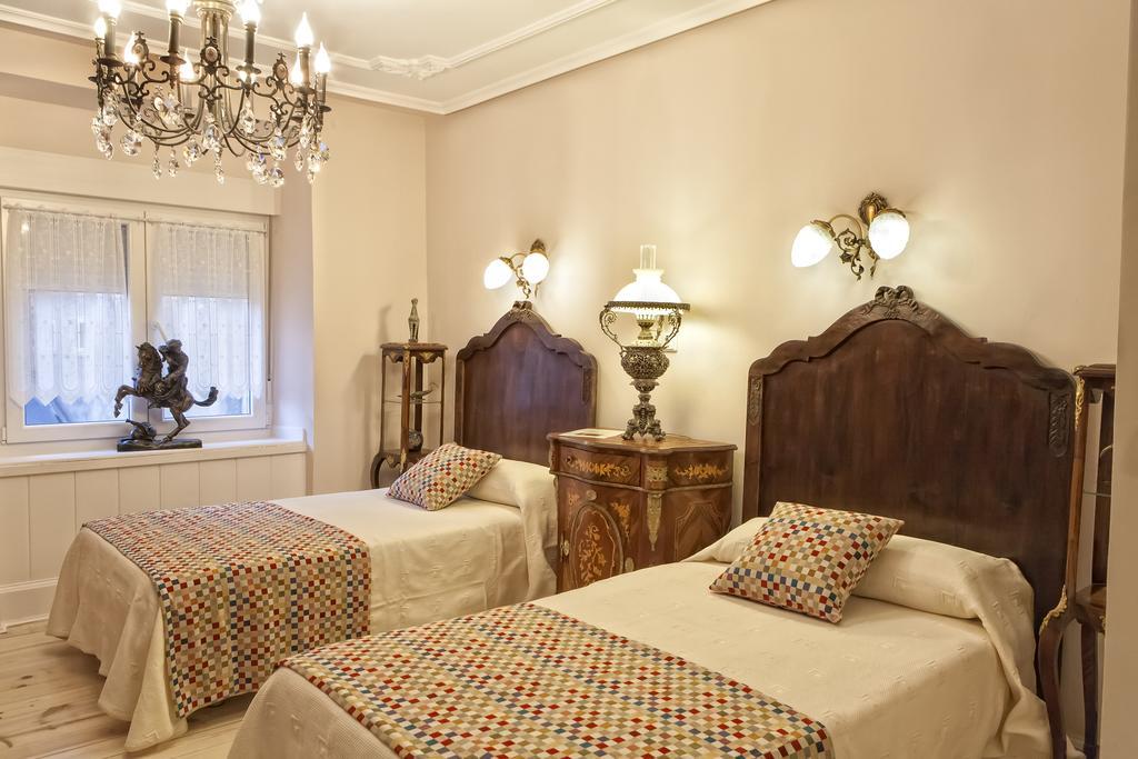 Hostal Boutique Puerta Del Sol Torrelavega Zimmer foto